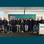 Gruppenfoto der verabschiedeten Meisterklasse am BFE Oldenburg mit Absolventen des Lehrgangs Energie- und Gebäudetechnik.